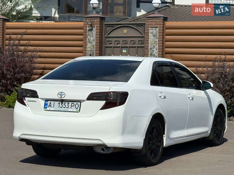 Седан Toyota Camry 2013 в Києві