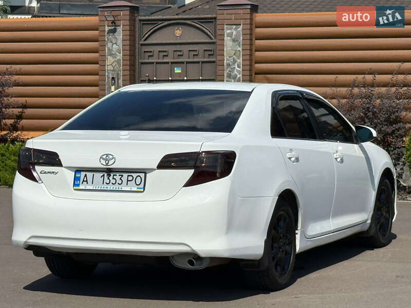 Седан Toyota Camry 2013 в Києві