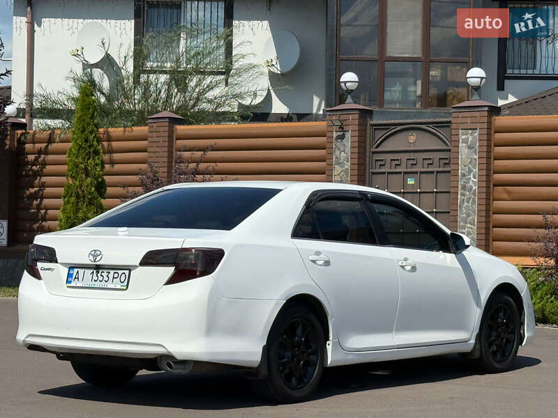 Седан Toyota Camry 2013 в Києві