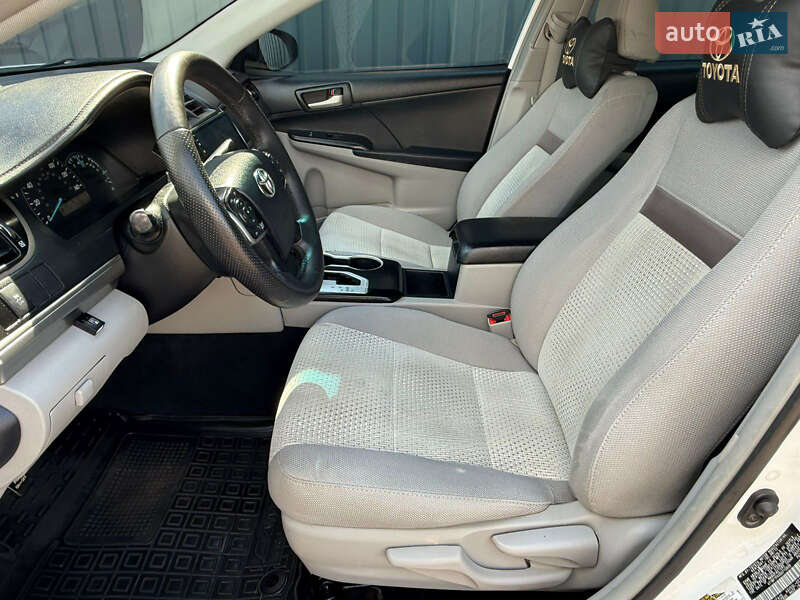 Седан Toyota Camry 2013 в Києві