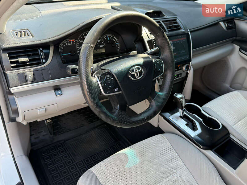 Седан Toyota Camry 2013 в Києві