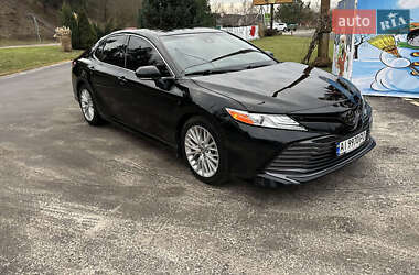 Седан Toyota Camry 2019 в Львове