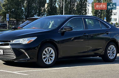 Седан Toyota Camry 2016 в Киеве