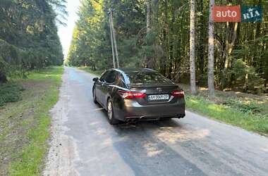 Седан Toyota Camry 2017 в Житомирі