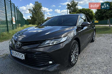 Седан Toyota Camry 2018 в Киеве