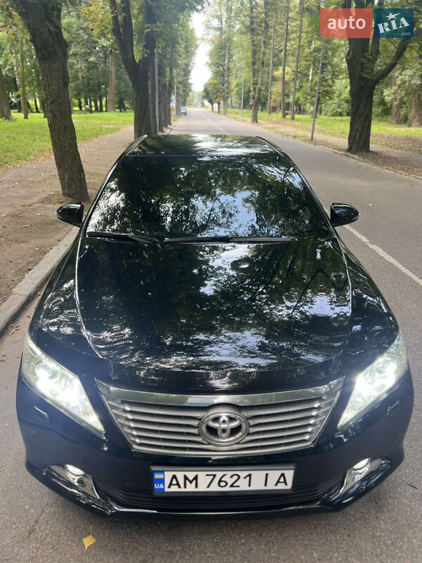 Седан Toyota Camry 2014 в Черновцах