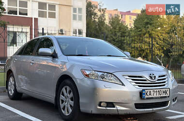 Седан Toyota Camry 2008 в Петропавловской Борщаговке