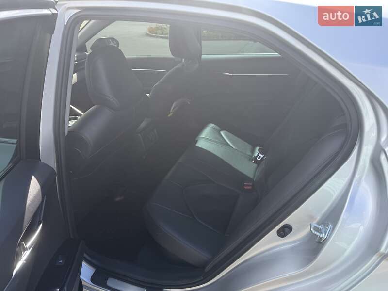 Седан Toyota Camry 2020 в Малині