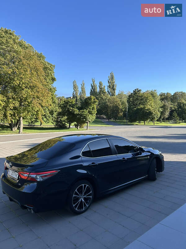 Седан Toyota Camry 2018 в Кременчуге