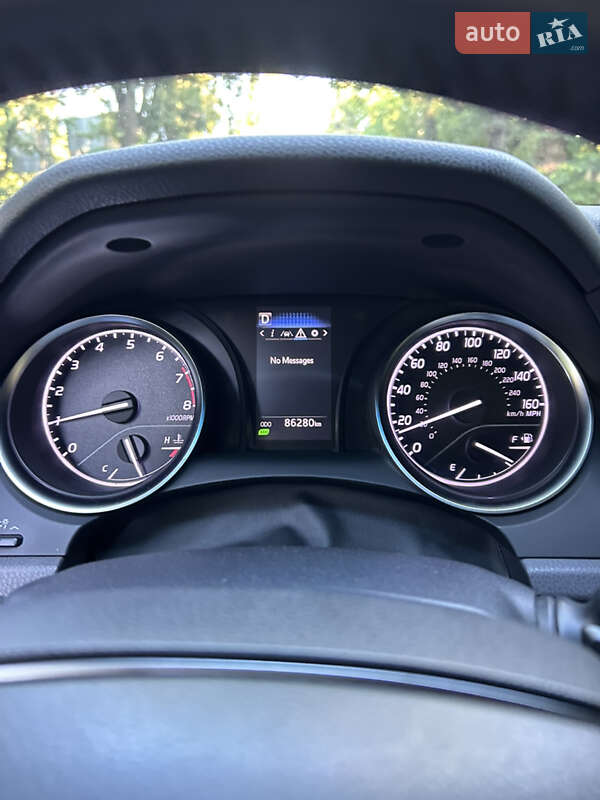 Седан Toyota Camry 2018 в Кременчуге