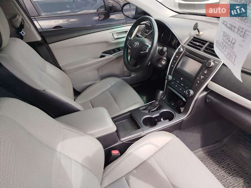 Седан Toyota Camry 2017 в Рівному