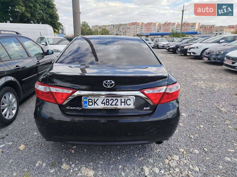Седан Toyota Camry 2017 в Рівному