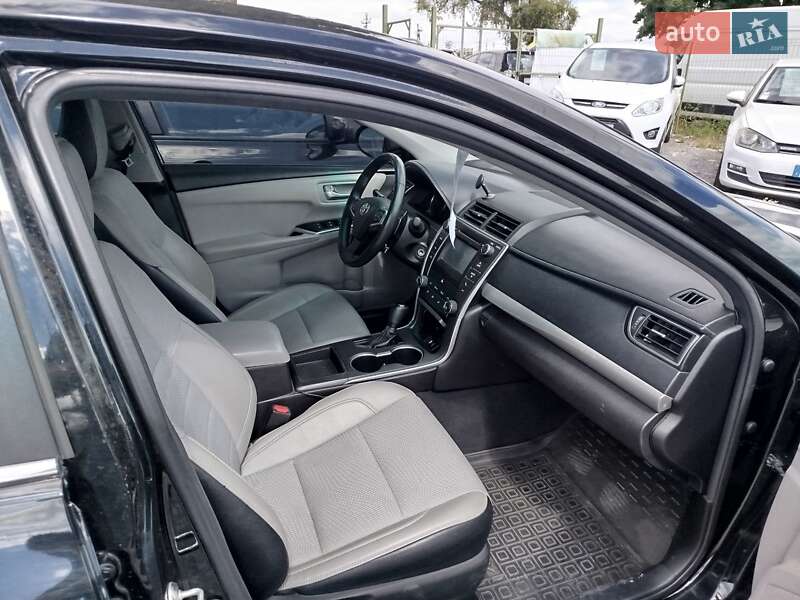 Седан Toyota Camry 2017 в Рівному
