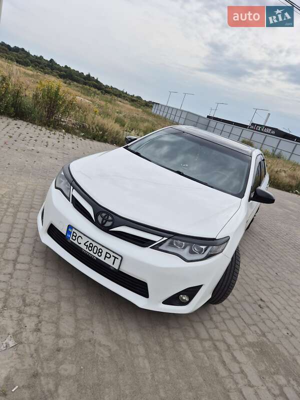 Седан Toyota Camry 2013 в Львове