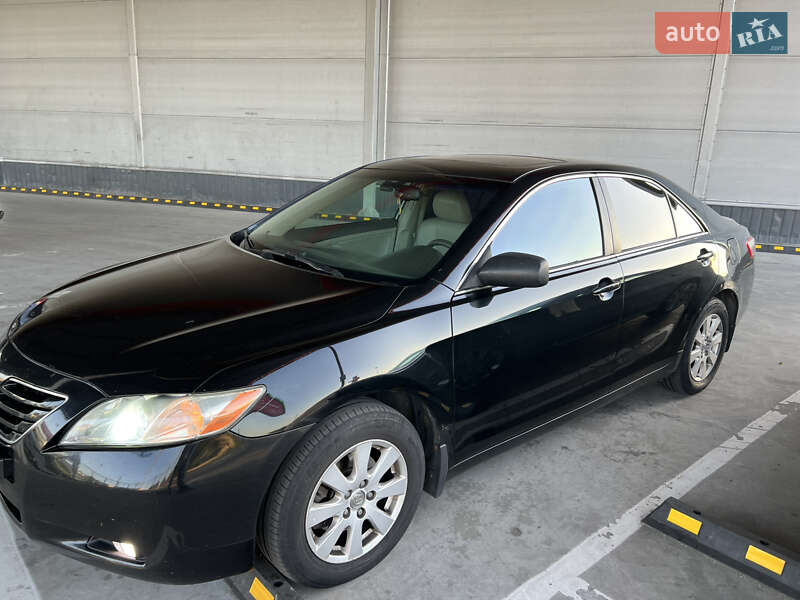 Седан Toyota Camry 2006 в Ровно