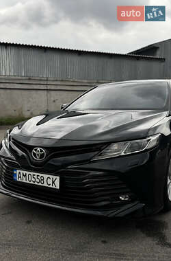 Седан Toyota Camry 2018 в Киеве