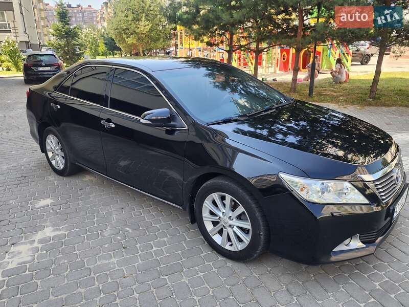 Седан Toyota Camry 2013 в Ивано-Франковске