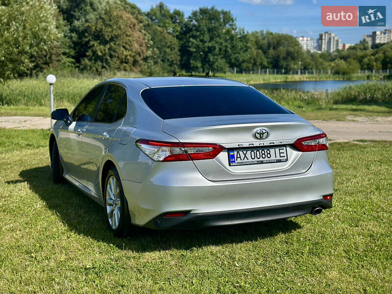 Седан Toyota Camry 2019 в Львове