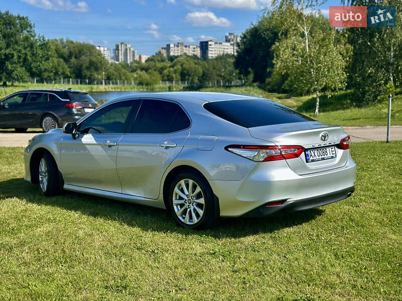 Седан Toyota Camry 2019 в Львове