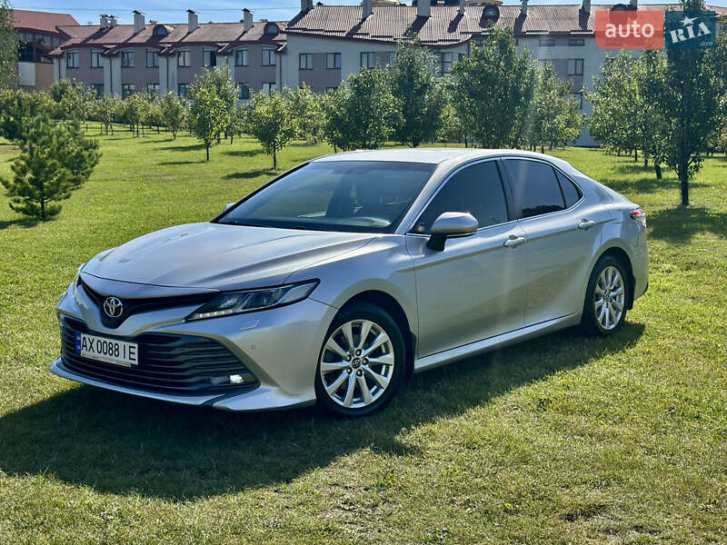 Седан Toyota Camry 2019 в Львове
