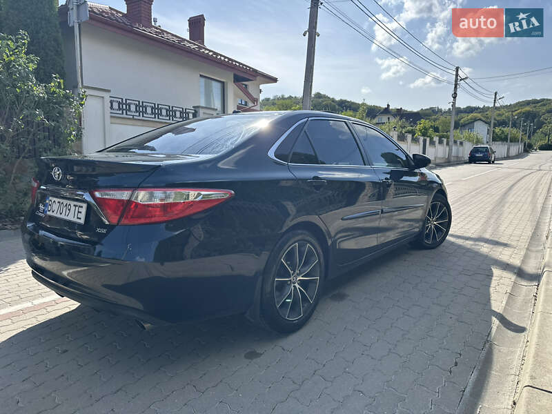 Седан Toyota Camry 2015 в Львове
