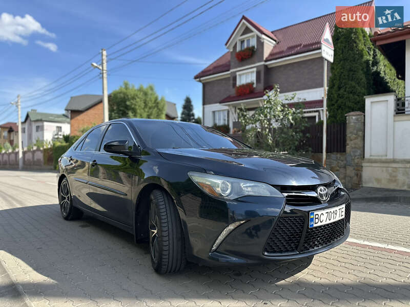 Седан Toyota Camry 2015 в Львове