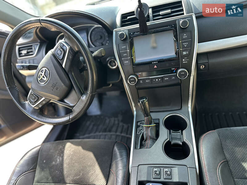 Седан Toyota Camry 2015 в Львове