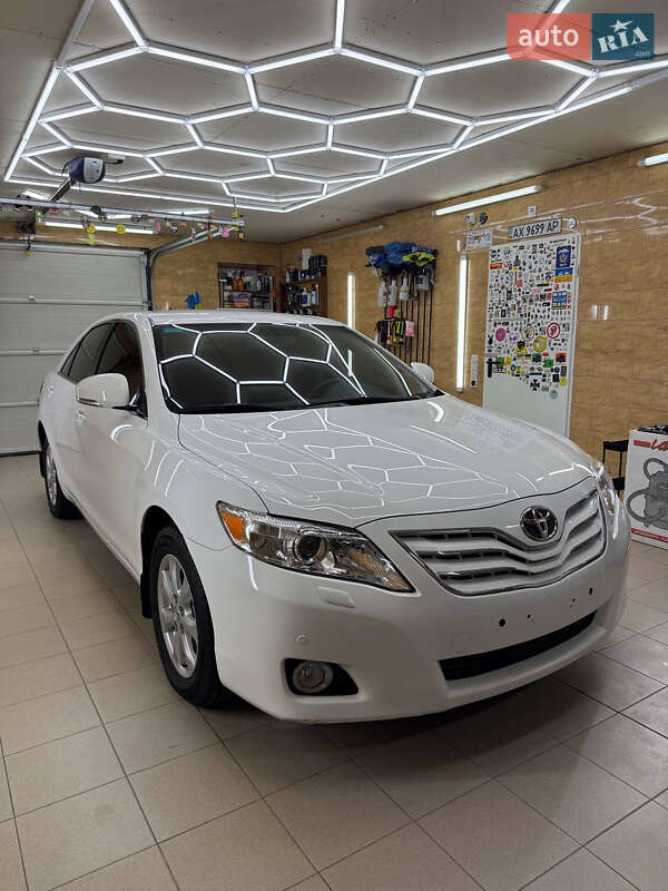 Седан Toyota Camry 2011 в Харкові
