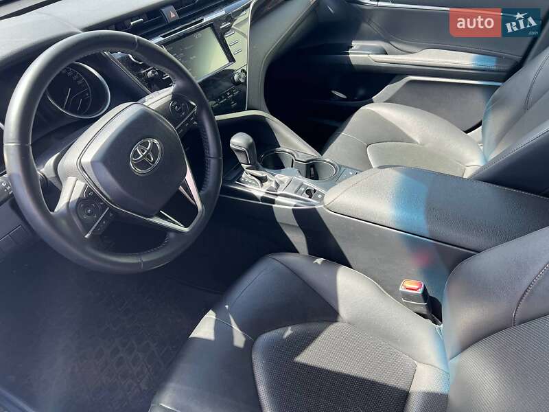 Седан Toyota Camry 2017 в Полтаві