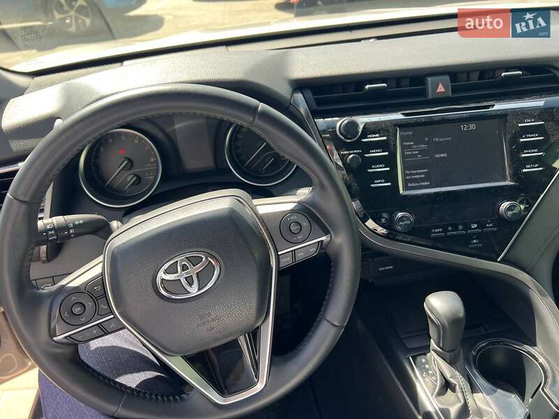 Седан Toyota Camry 2017 в Полтаві