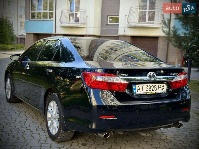 Седан Toyota Camry 2013 в Ивано-Франковске