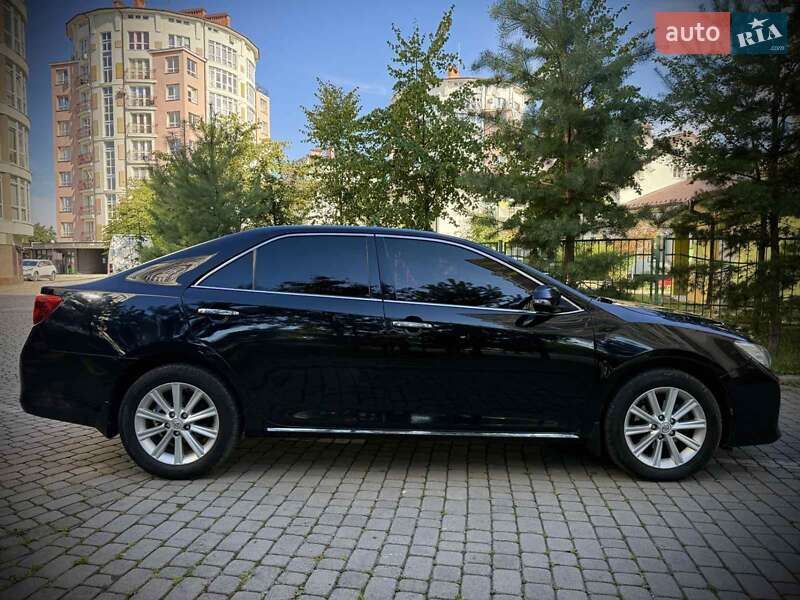 Седан Toyota Camry 2013 в Ивано-Франковске