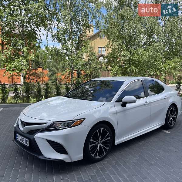 Седан Toyota Camry 2020 в Полтаві