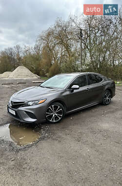 Седан Toyota Camry 2019 в Тернополі