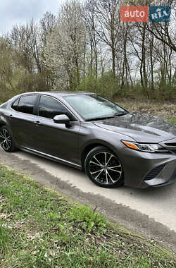Седан Toyota Camry 2019 в Тернополі