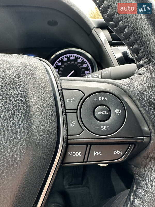 Седан Toyota Camry 2019 в Тернополе