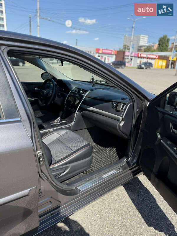 Седан Toyota Camry 2014 в Харкові