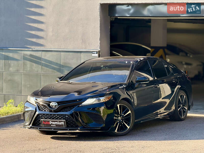 Toyota Camry 2019