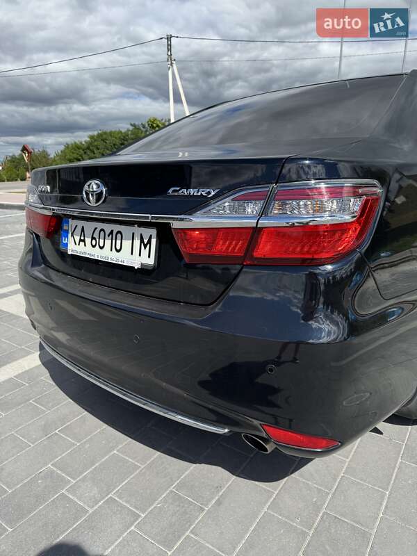 Седан Toyota Camry 2016 в Мостиській