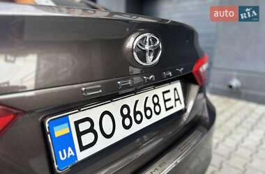 Седан Toyota Camry 2019 в 