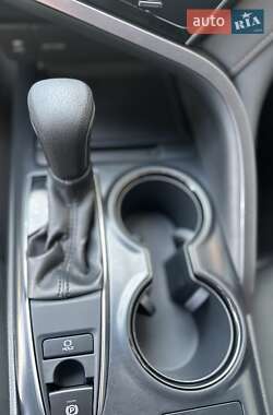 Седан Toyota Camry 2019 в 