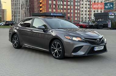 Седан Toyota Camry 2019 в Києві