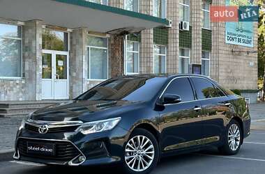 Седан Toyota Camry 2017 в Николаеве