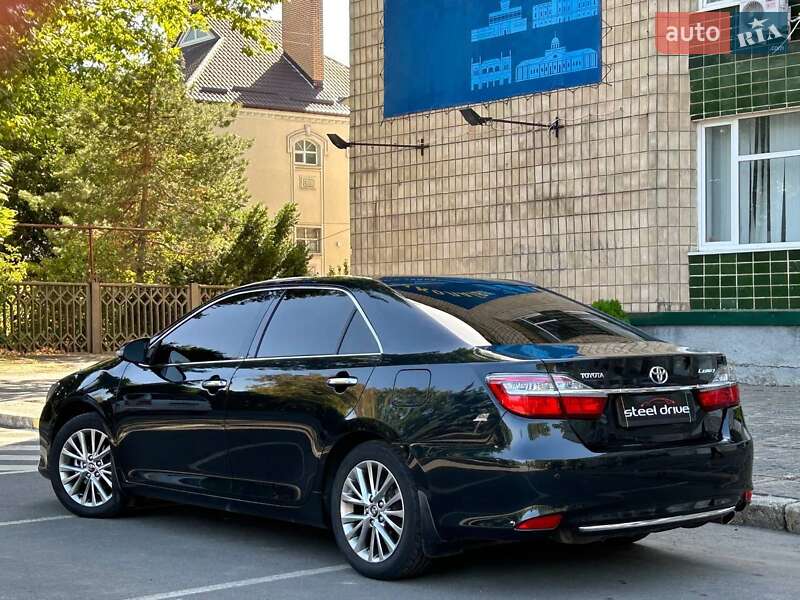 Седан Toyota Camry 2017 в Николаеве