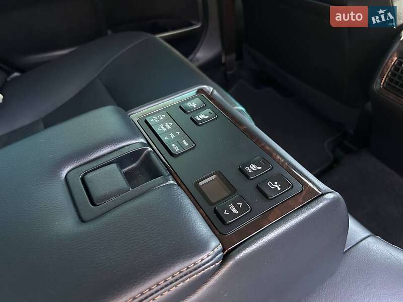 Седан Toyota Camry 2017 в Николаеве