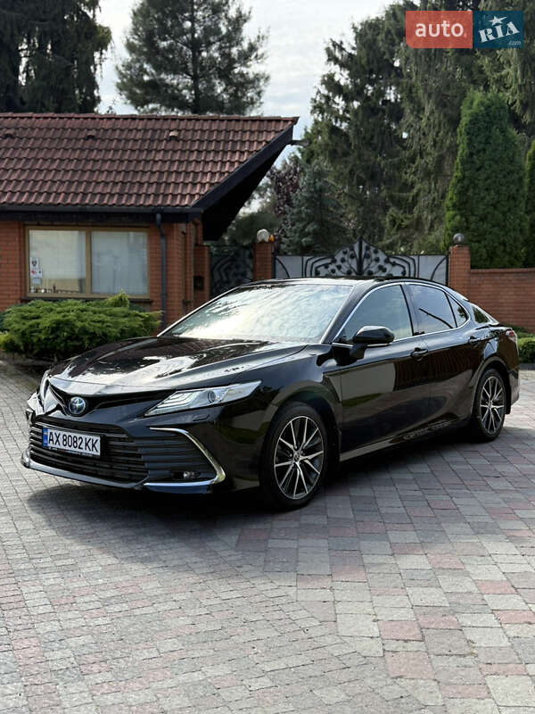 Седан Toyota Camry 2023 в Полтаве
