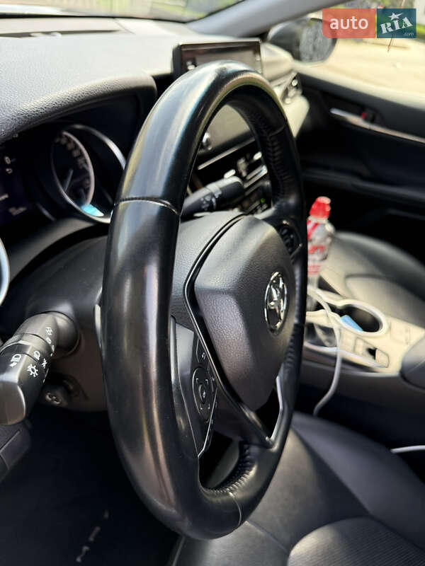 Седан Toyota Camry 2023 в Полтаве