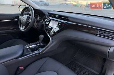 Седан Toyota Camry 2019 в 