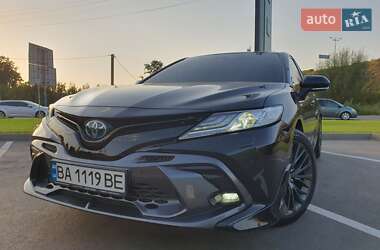 Седан Toyota Camry 2019 в Києві