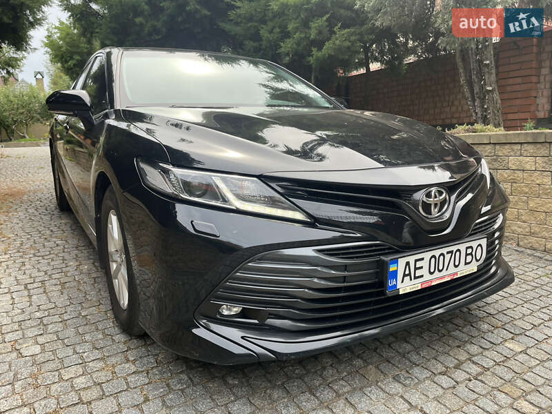 Седан Toyota Camry 2018 в Дніпрі